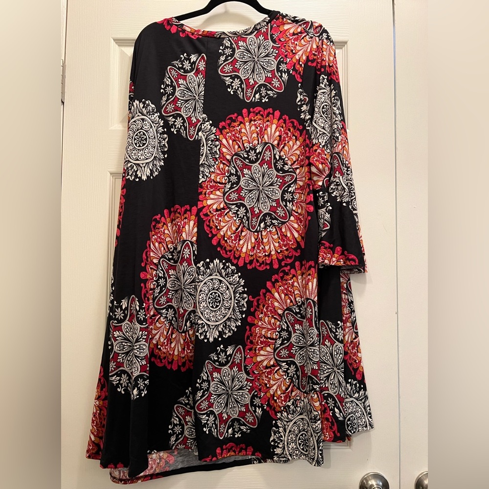 NWT Plus Size Tunic - Picture 2 of 2